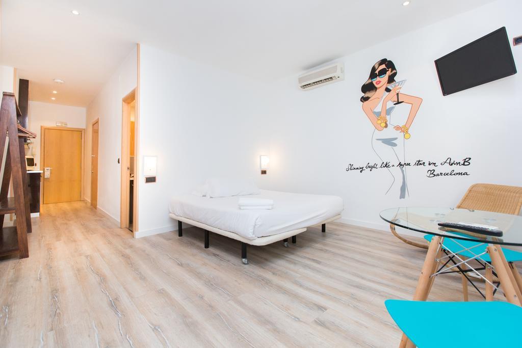 Ainb Las Ramblas-Colon Apartments Barcelona Exterior photo