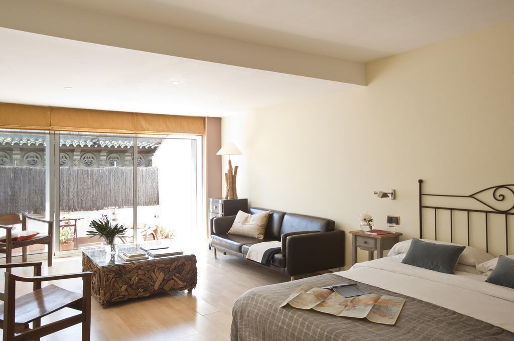Ainb Las Ramblas-Colon Apartments Barcelona Exterior photo
