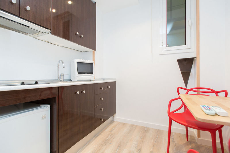 Ainb Las Ramblas-Colon Apartments Barcelona Exterior photo