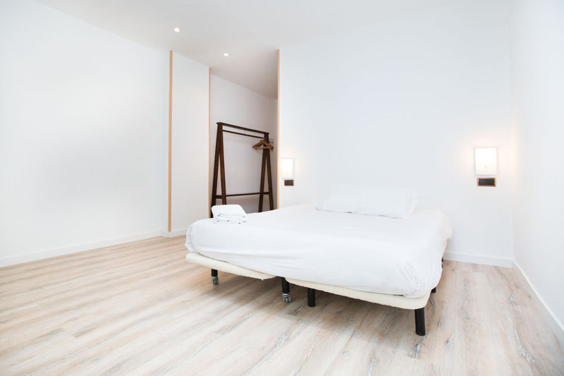 Ainb Las Ramblas-Colon Apartments Barcelona Exterior photo