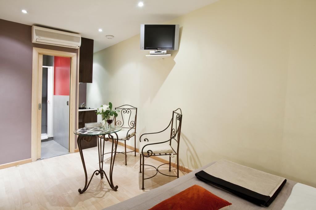 Ainb Las Ramblas-Colon Apartments Barcelona Exterior photo