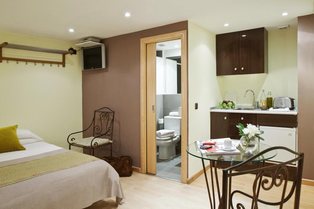 Ainb Las Ramblas-Colon Apartments Barcelona Exterior photo