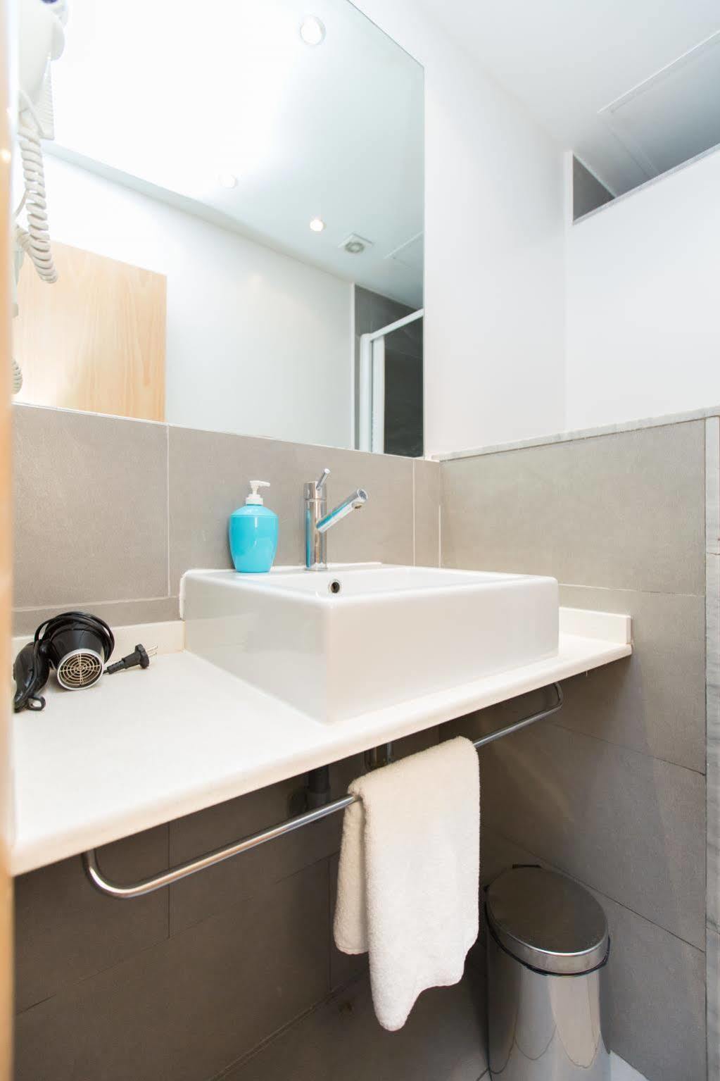 Ainb Las Ramblas-Colon Apartments Barcelona Exterior photo