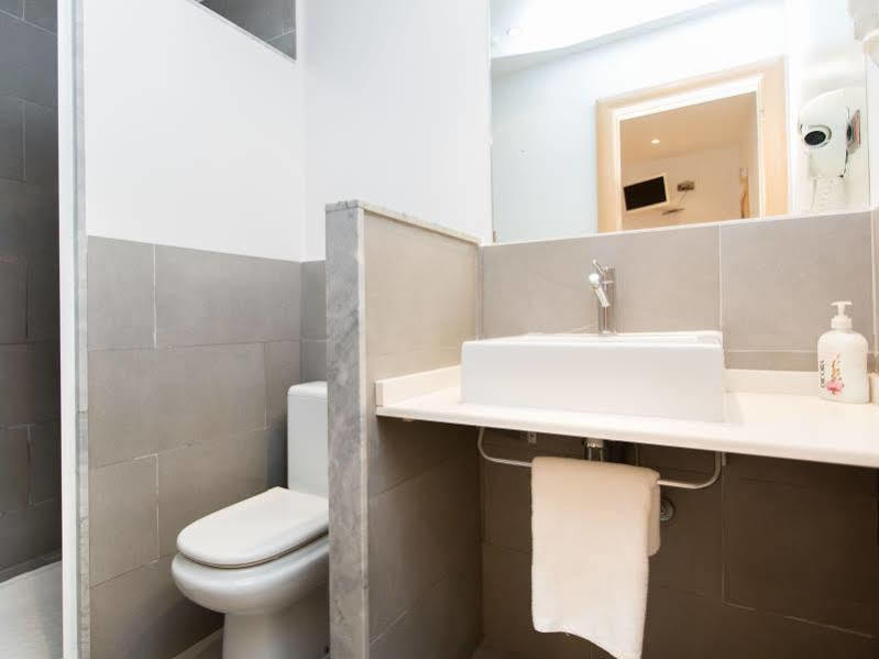 Ainb Las Ramblas-Colon Apartments Barcelona Exterior photo