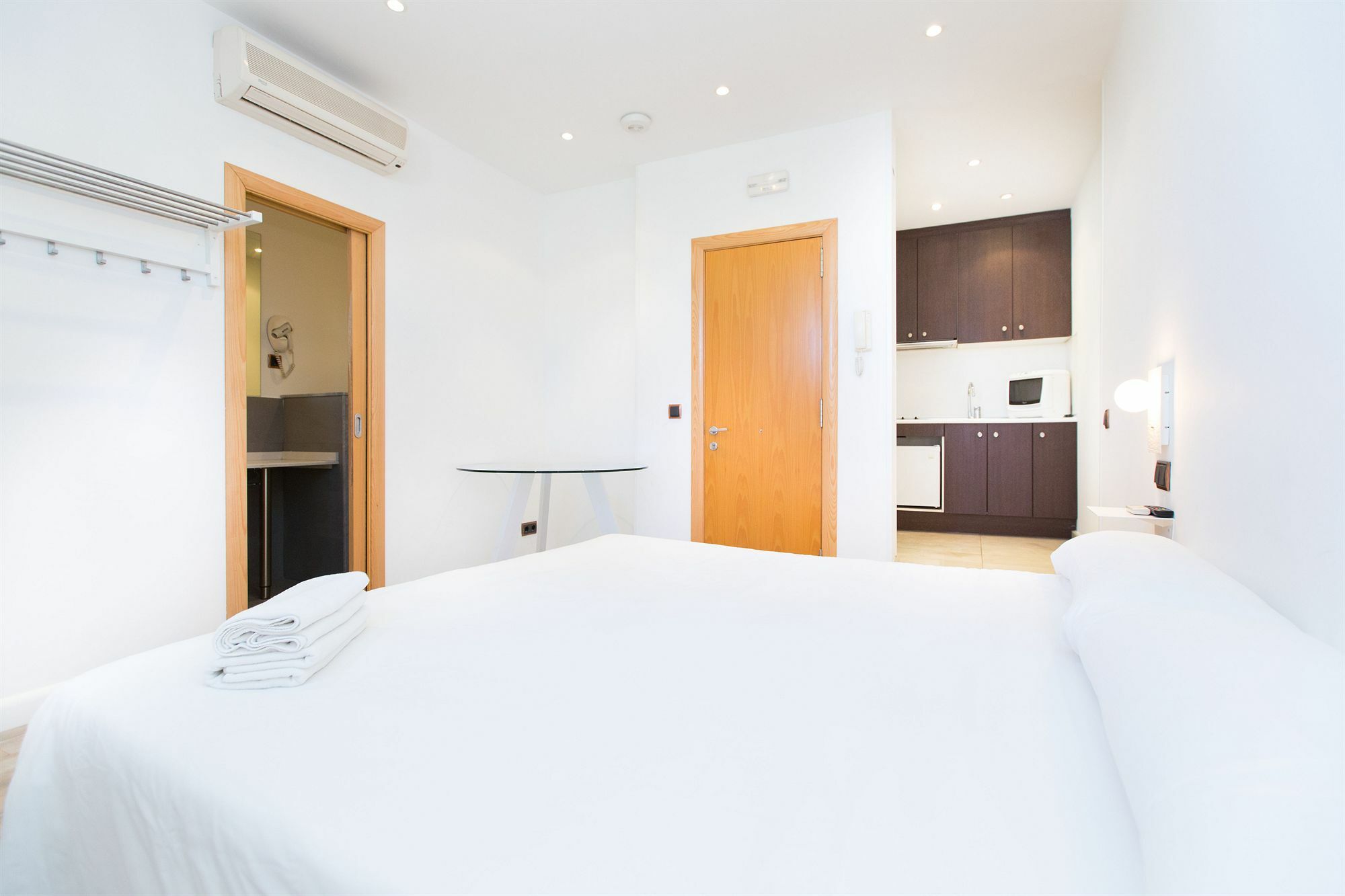 Ainb Las Ramblas-Colon Apartments Barcelona Exterior photo