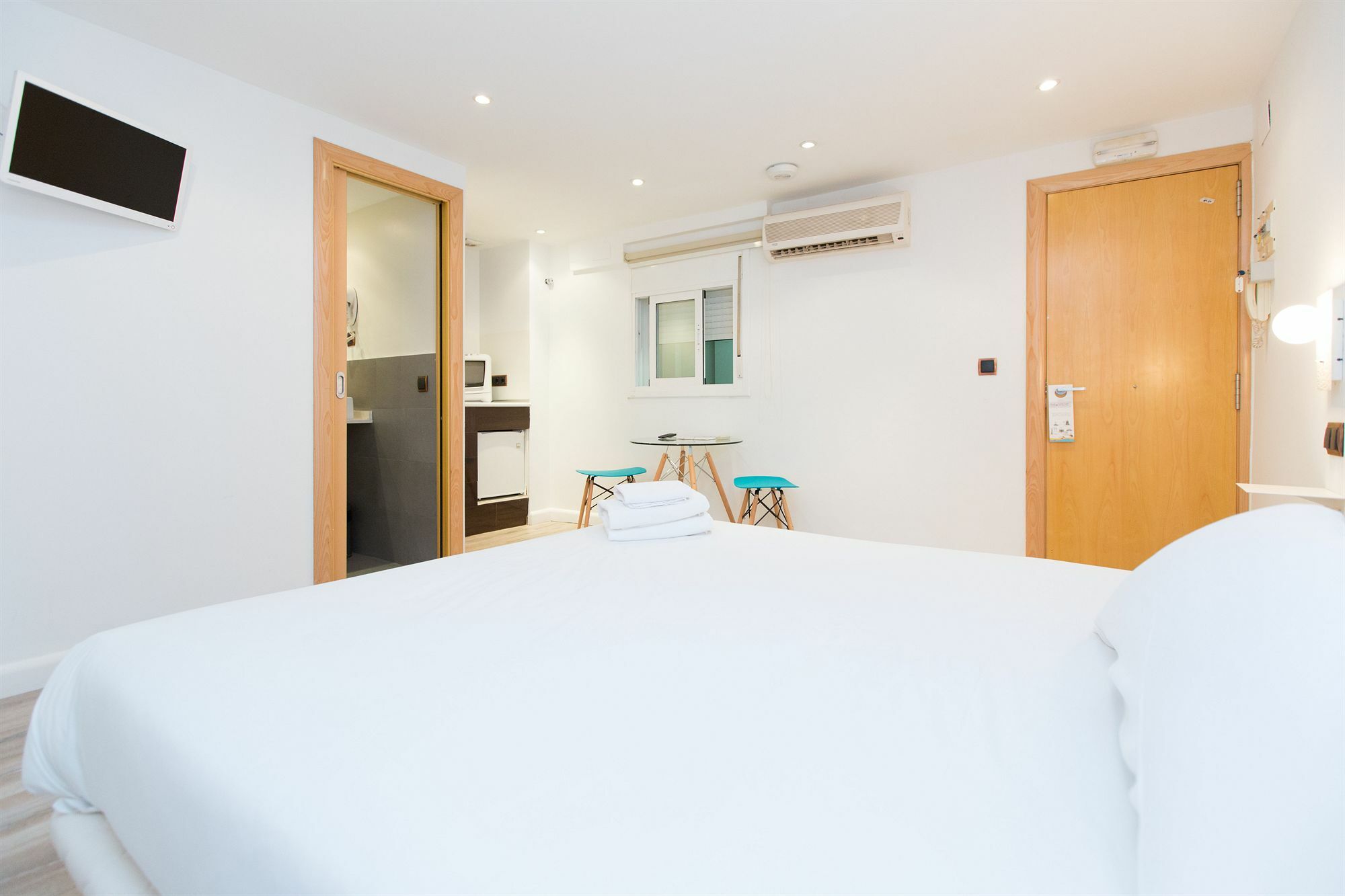 Ainb Las Ramblas-Colon Apartments Barcelona Exterior photo