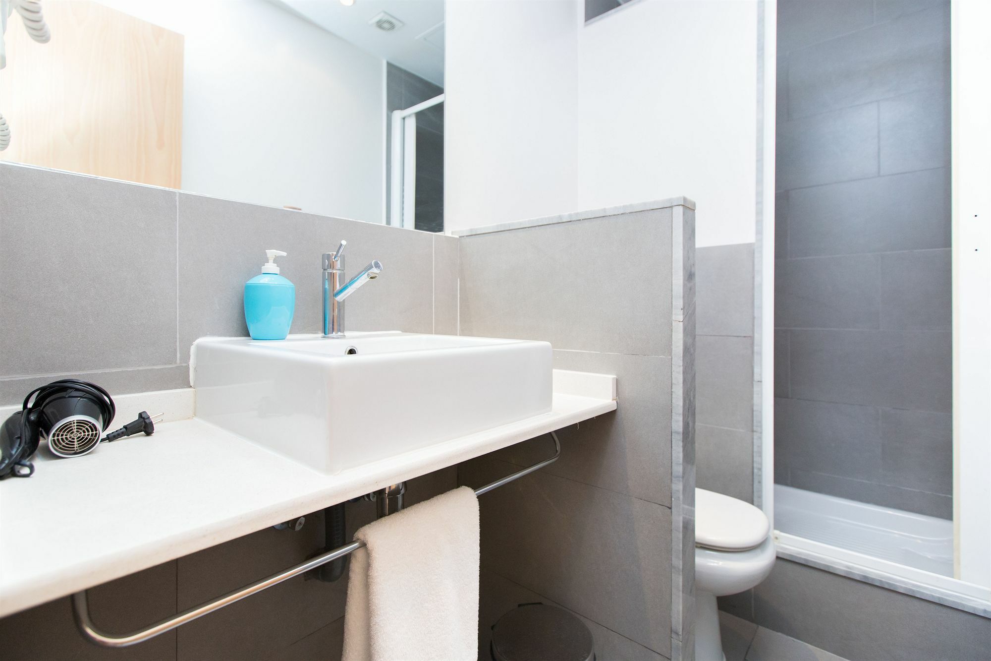 Ainb Las Ramblas-Colon Apartments Barcelona Exterior photo