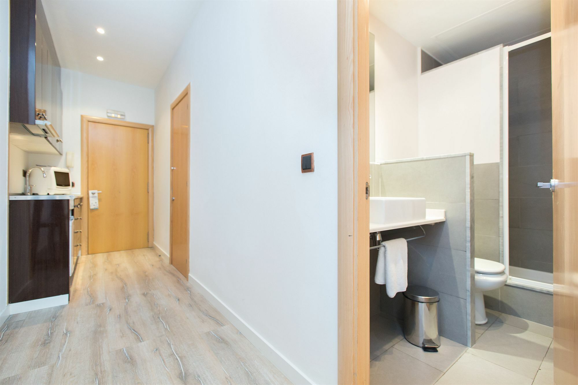 Ainb Las Ramblas-Colon Apartments Barcelona Exterior photo
