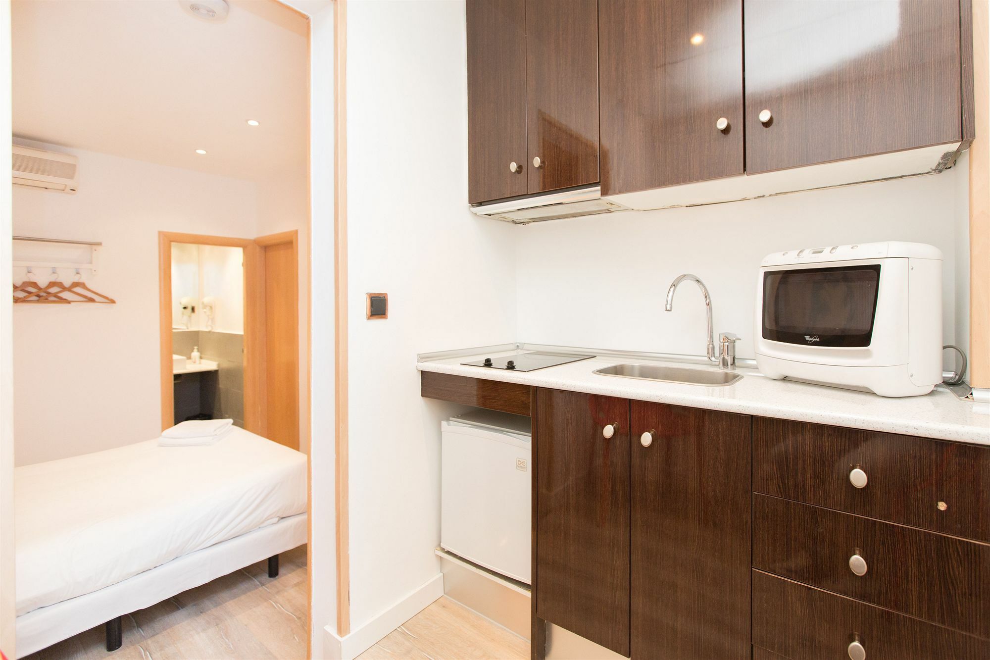 Ainb Las Ramblas-Colon Apartments Barcelona Exterior photo